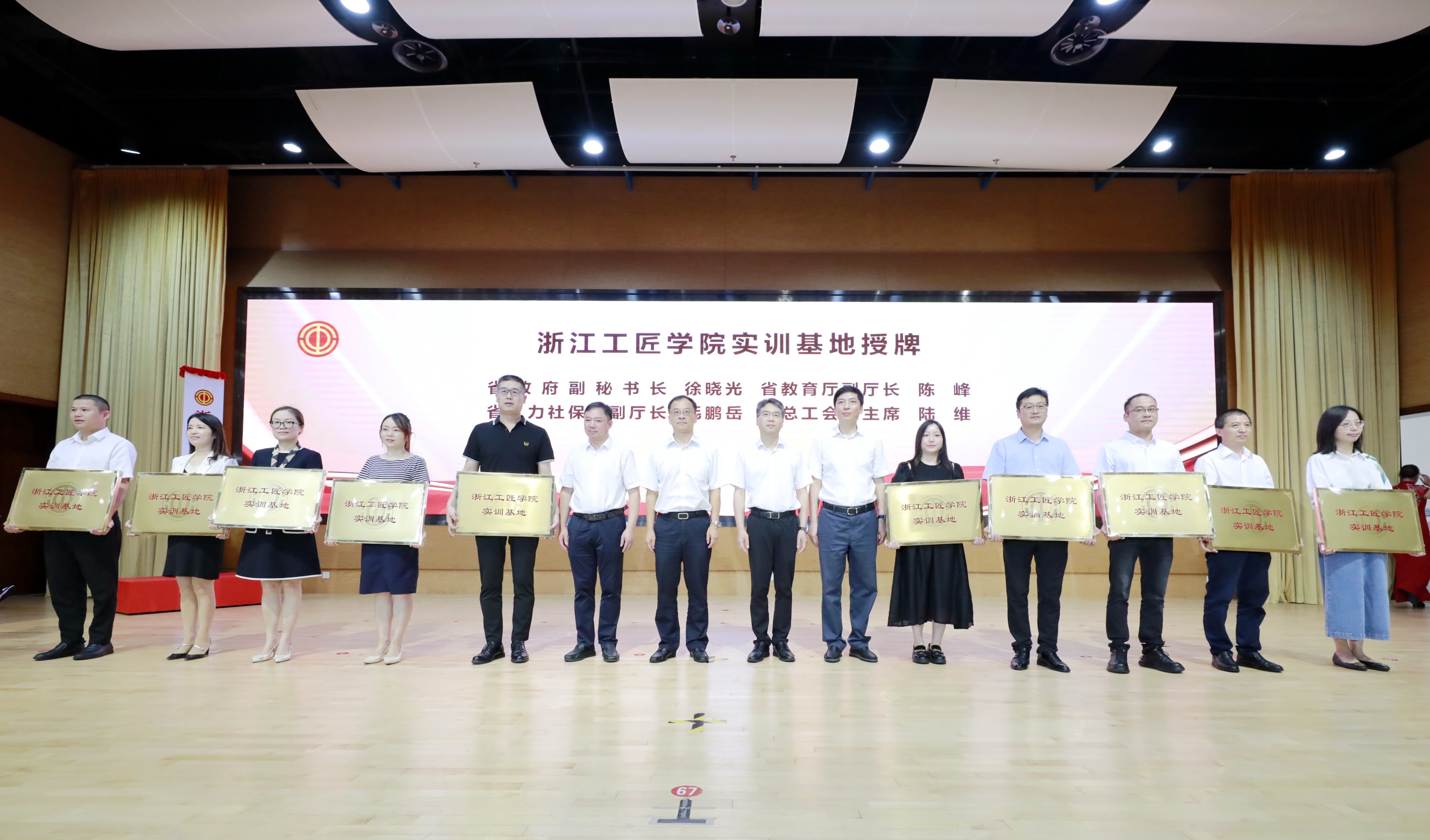 1698051258123116CZm2.jpg 1698051258123116CZm2.jpg